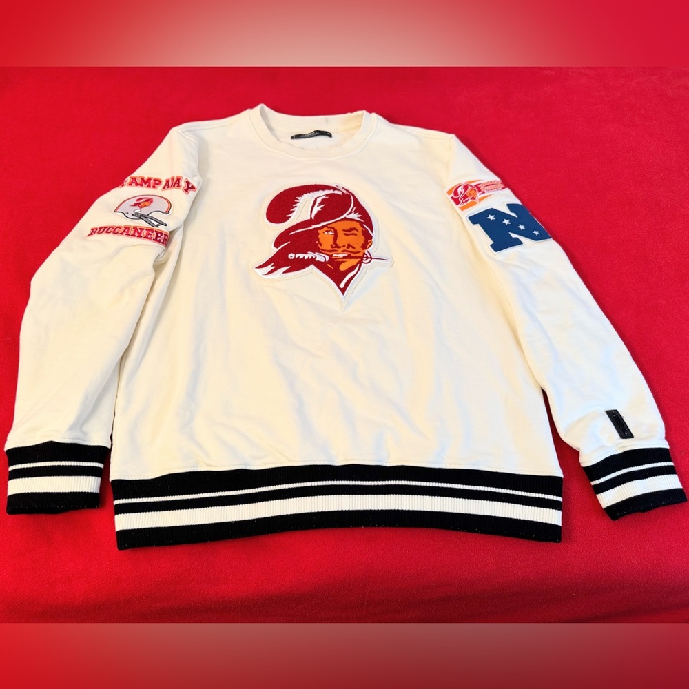 Tampa Bay Buccaneers Cream Pro Standard Sweatshirt Size XL Adult EUC
